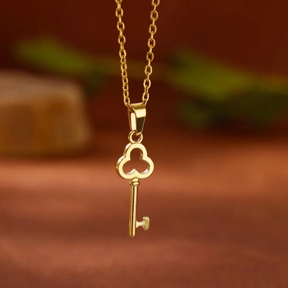 Colar Chave Dourada Feminina
