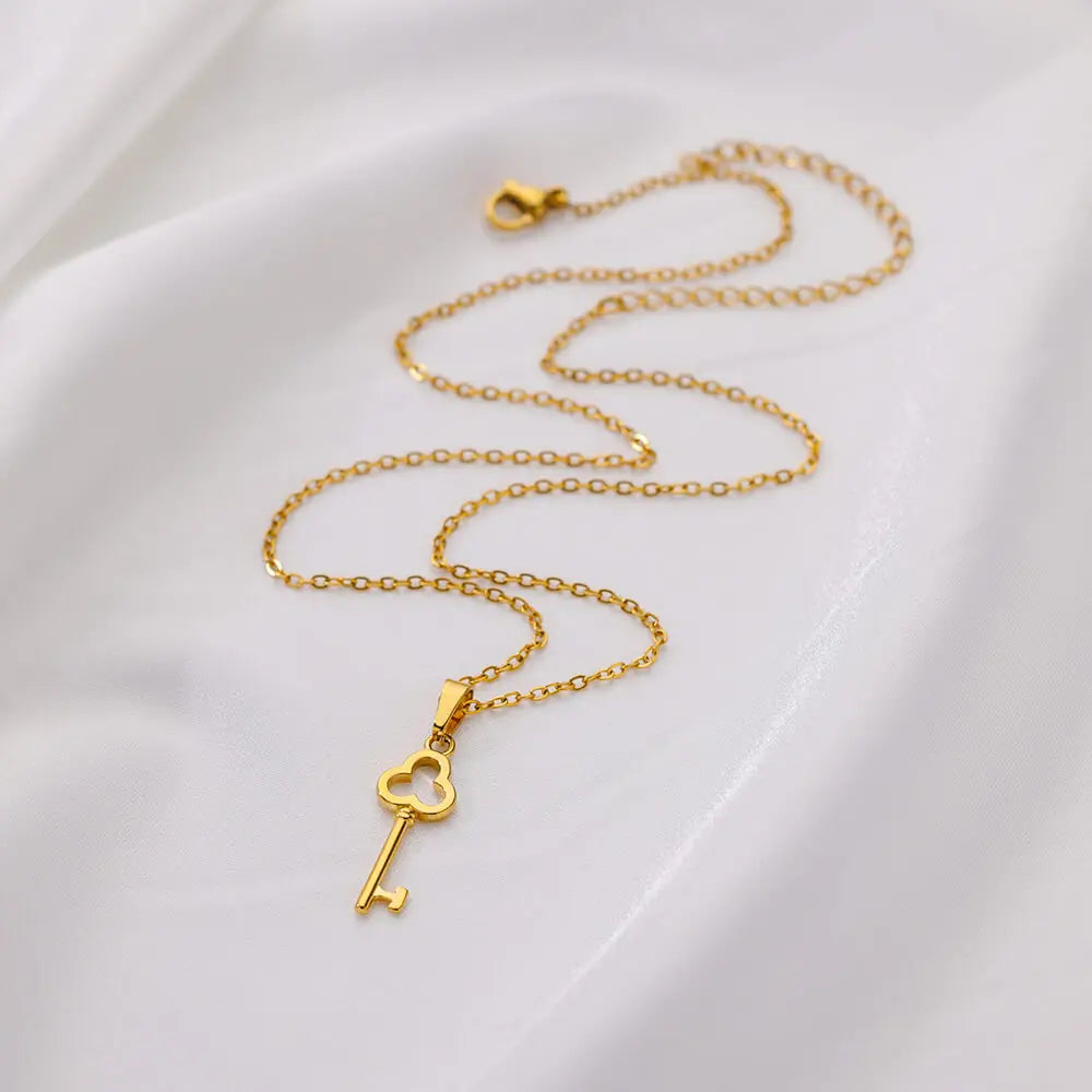 Colar Chave Dourada Feminina